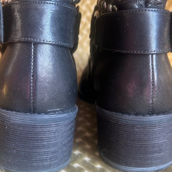 STUART WEITZMAN Black Leather Silver Stud Cushion Strap Pull on Harness Boots 8M - Picture 3 of 16